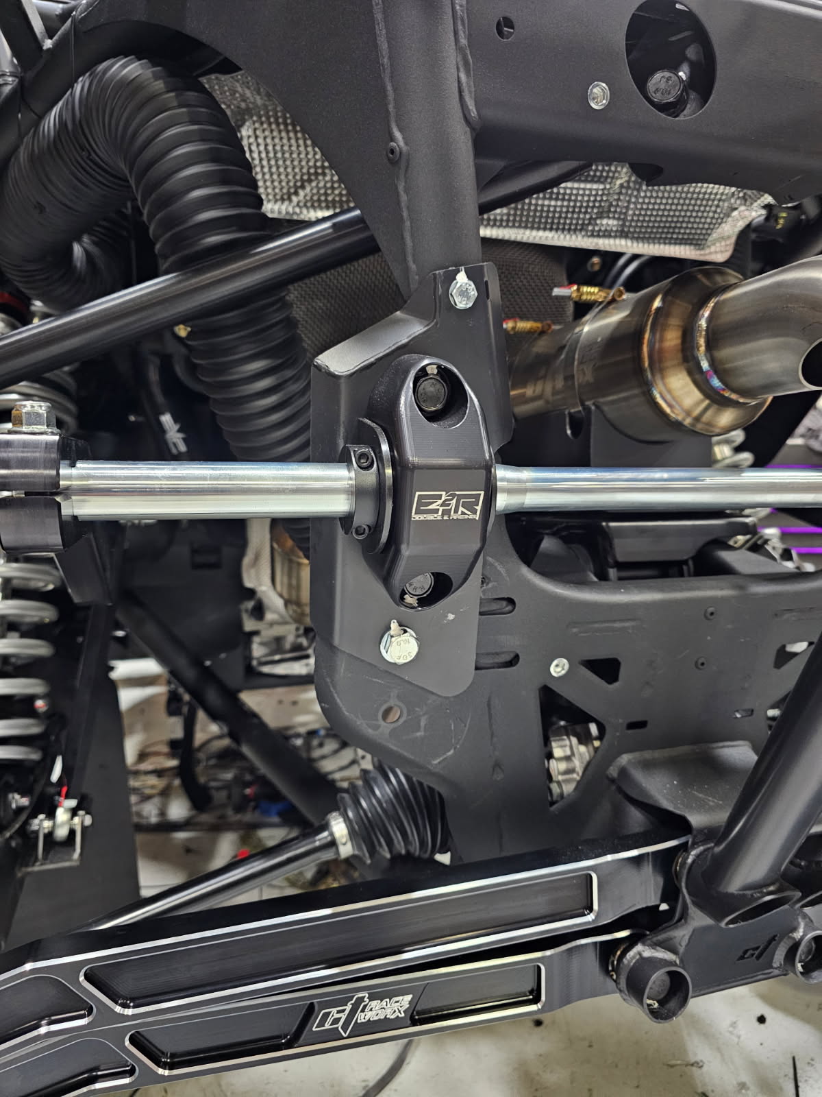 Double E Racing - Can - Am Maverick R Sway Bar Billet Mounting Clamp - UTVRaceShop.Com